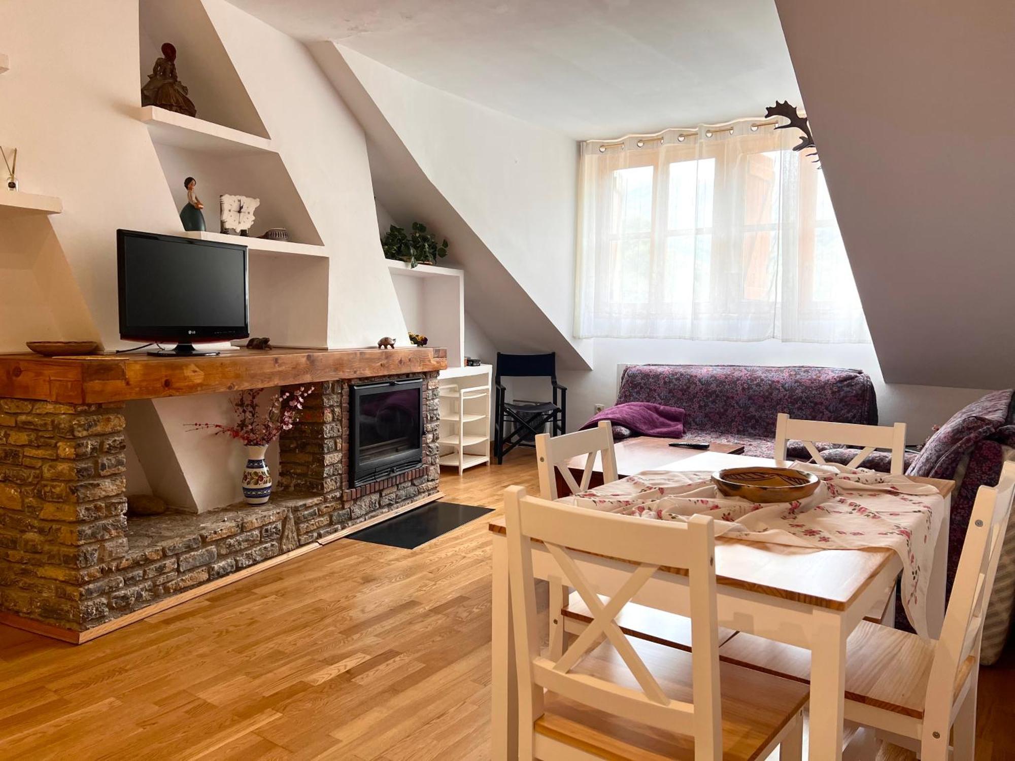 Apartamento Centrico Con Parking - L'Amfitriona Rialp Exteriér fotografie