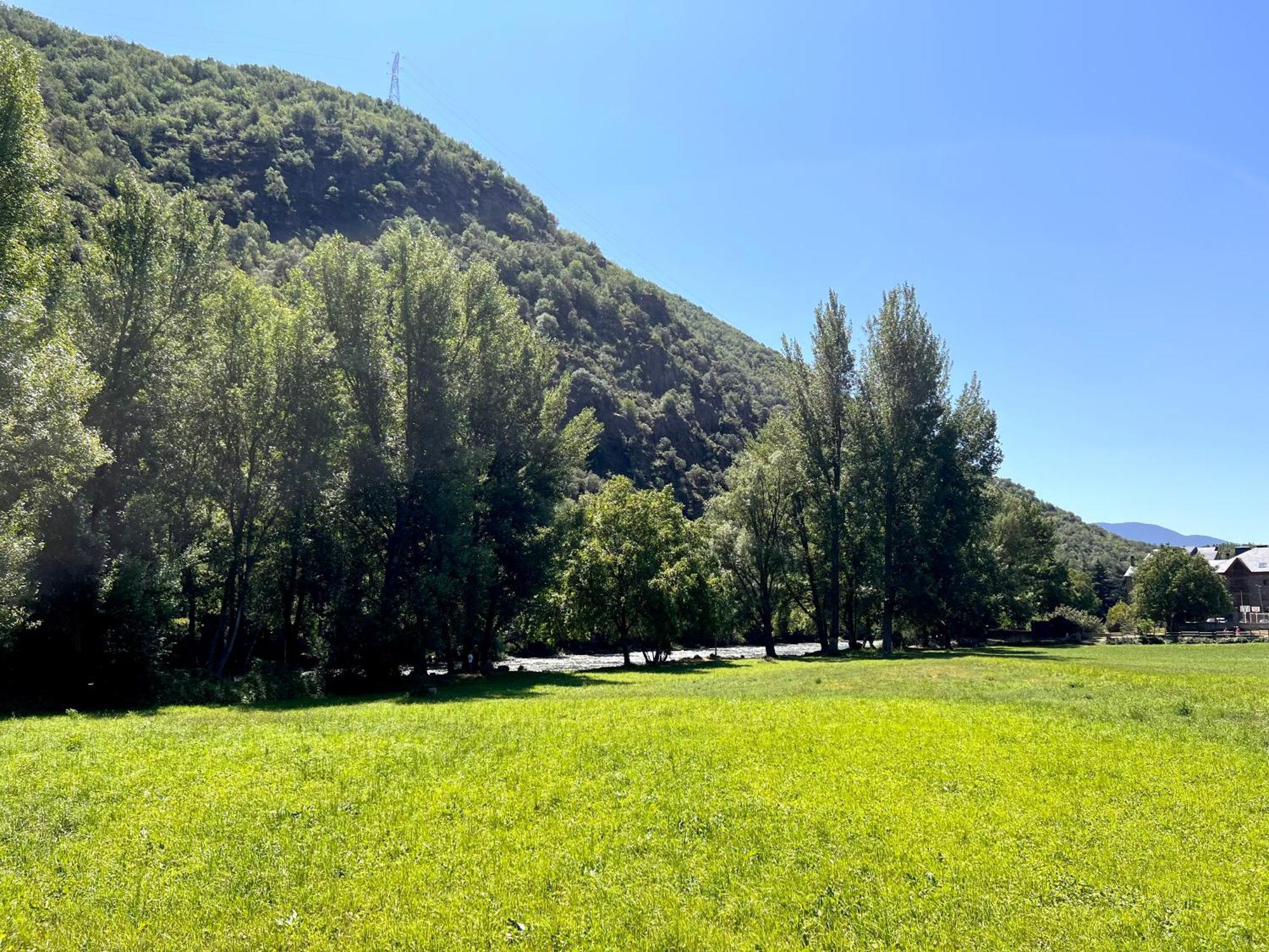 Apartamento Centrico Con Parking - L'Amfitriona Rialp Exteriér fotografie